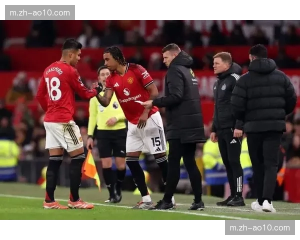 曼联后防线人员轮换受限 马奎尔约罗组合经受住冲击考验 曼联后防线人员轮换受限 马奎尔约罗组合经受住冲击考验