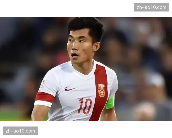 青岛西海岸郑智面临战术调整压力 中场转换失误多成连败关键因素